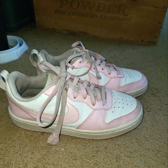 Girls Size 4 Nike - Picture 1 of 3